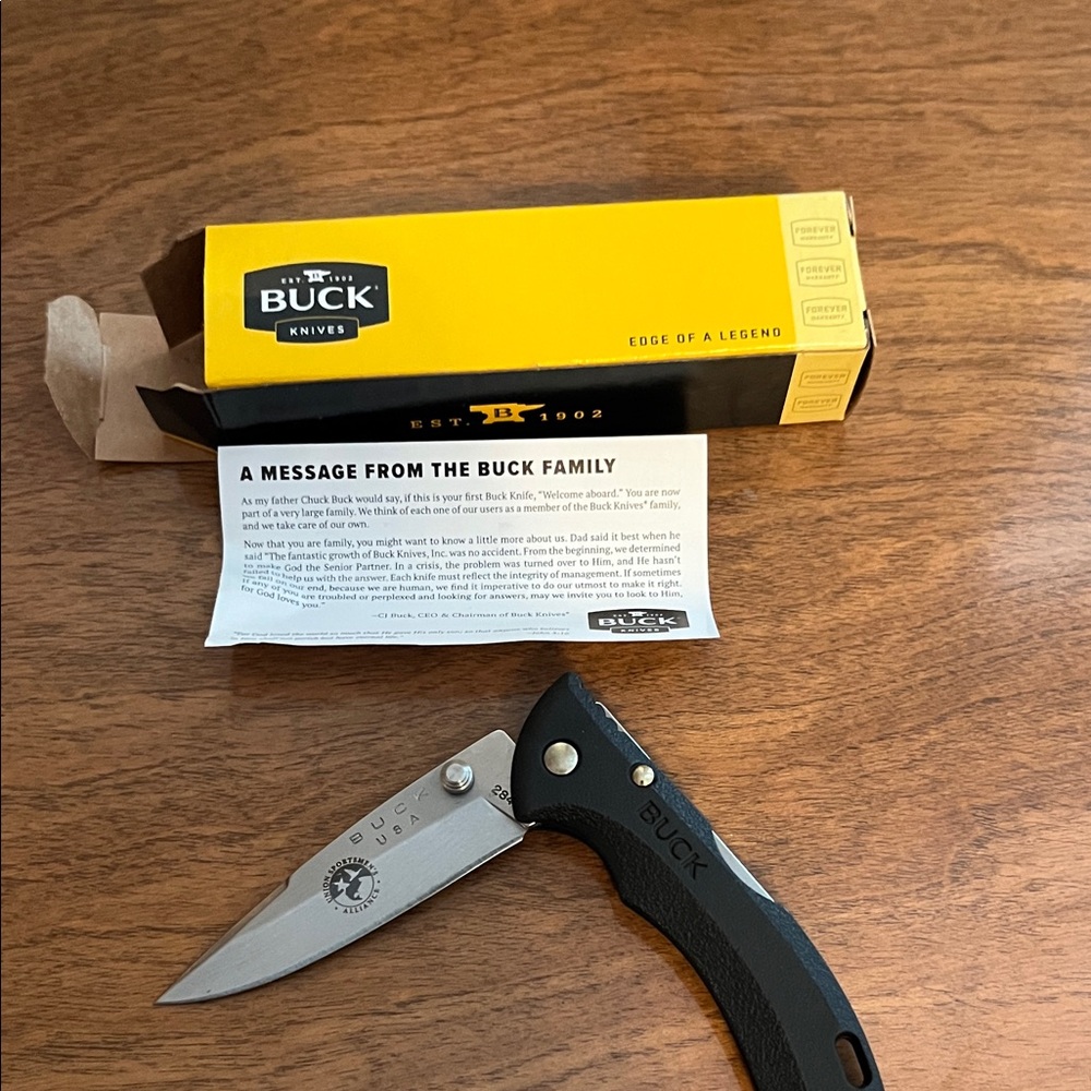 Folding Pocket Knife - Black Handle
